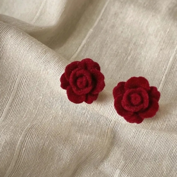 🥳Host Pick🥳 Rose Earrings - Picture 7 of 7